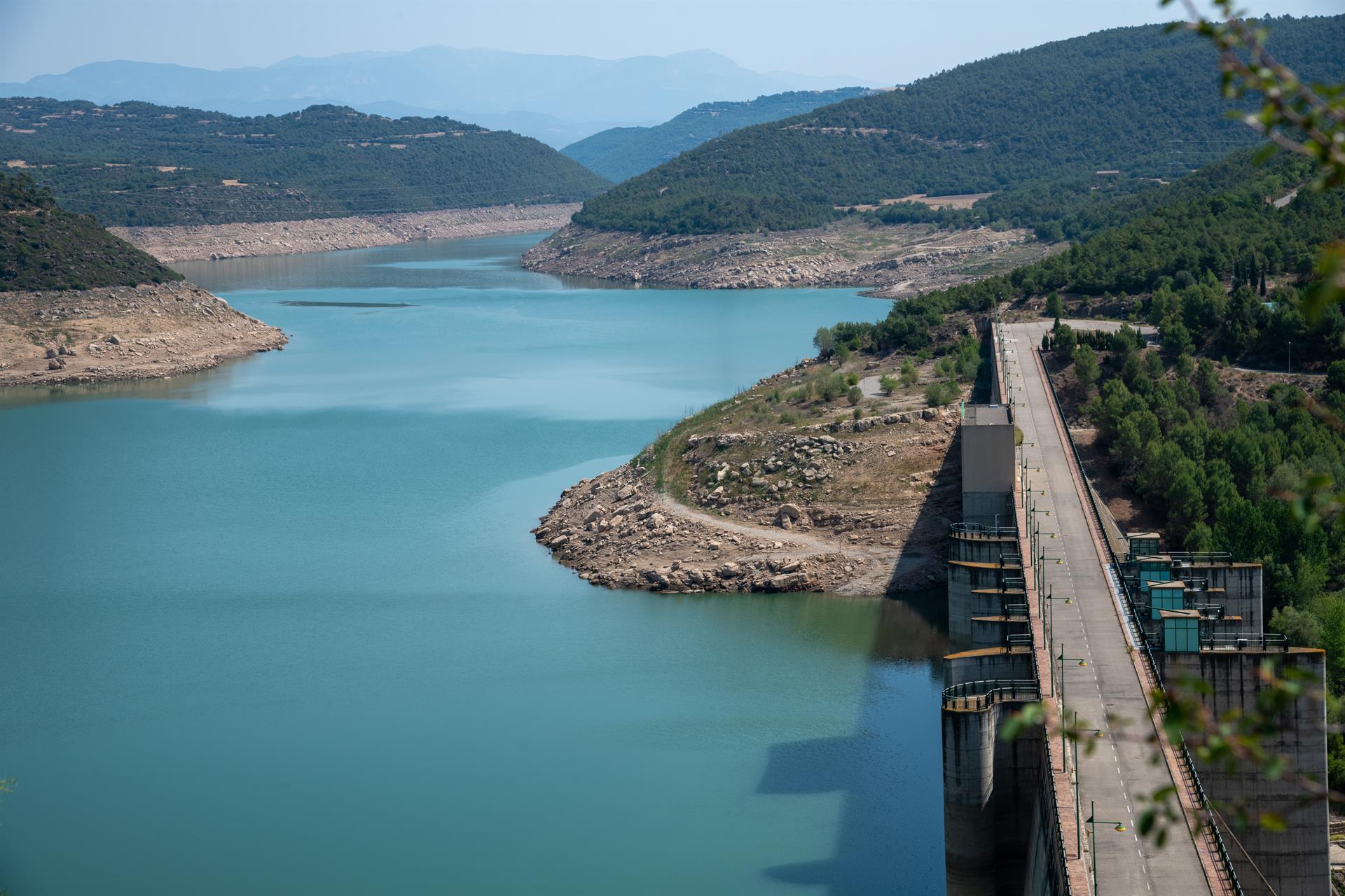 -FOTODELDÍA- BARONIA DE RIALB (LLEIDA), 17/07/2022.- Cataluña vivirá este domingo su sexto día consecutivo de calor extremo tras una noche en la que, en casi todo el territorio, la temperatura no ha bajado de los 20 grados, según los datos recabados en las estaciones del servicio Meteocat. EFE/Ramón Gabriel