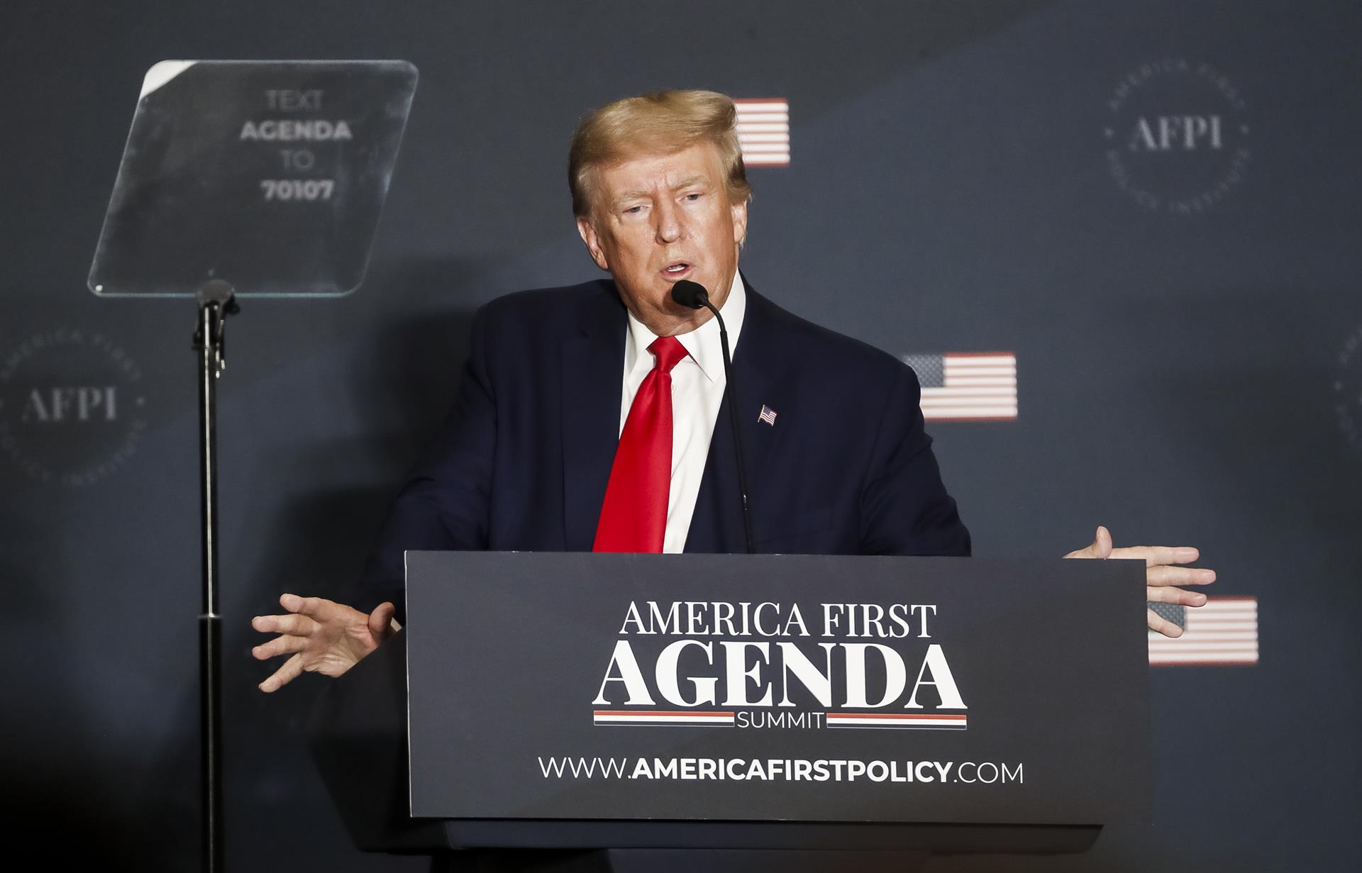 Washington (EE.UU.), 26/07/2022.- El ex presidente de EE.UU., Donald J. Trump, pronuncia un discurso durante la cumbre America First Policy Institute'Äôs America First Agenda en Washington, DC, EE.UU., el 26 de julio de 2022. El discurso es la primera aparición del ex presidente Trump en Washington desde que dejó su cargo. (Estados Unidos) EFE/EPA/SHAWN THEW
