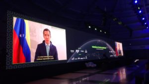 Juan Guaidó durante el 9° Foro de Libertades y Democracia, organizado por el Instituto de Formación de Líderes de Brasil. Foto: Twitter Juan Guaidó.