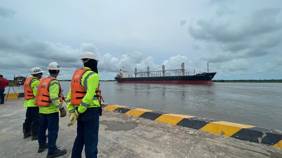 buque con urea a Barranquilla. Foto @AABenedetti