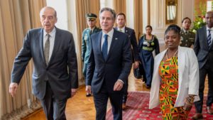 Secretario de Estado de EE. UU, Antony Blinken, junto a la vicepresidenta de Colombia, Francia Márquez, y el canciller colombiano Álvaro Leyva. Foto: Twitter Vicepresidencia de Colombia (@ViceColombia).