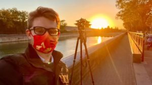 Periodista de la BBC, Ed Lawrence, en China. Cortesía: BBC.