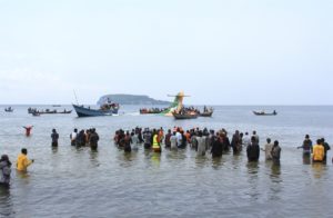 Bukoba (Tanzania, República Unida de), 06/11/2022.- Las operaciones de rescate están en marcha después de que un avión que transportaba a 43 personas se estrellara en el lago Victoria, en Tanzania, con mal tiempo, poco antes del aterrizaje previsto en Bukoba, el 06 de noviembre de 2022. Hasta el momento han sido rescatadas 26 personas, según las autoridades tanzanas. EFE/EPA/STR