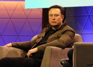 LOS ANGELES (UNITED STATES), 13/06/2019.- Fotografía de archivo fechada el 13 de junio de 2019 que muestra al empresario sudafricano Elon Musk mientras participa en la conferencia "Conversación de Elon Musk con Todd Howard" durante la exposición Electronic Entertrainment Expo (E3) 2019, celebrada en el Teatro Novo, en Los Ángeles (Estados Unidos). EFE/ Adam S Davis ARCHIVO.