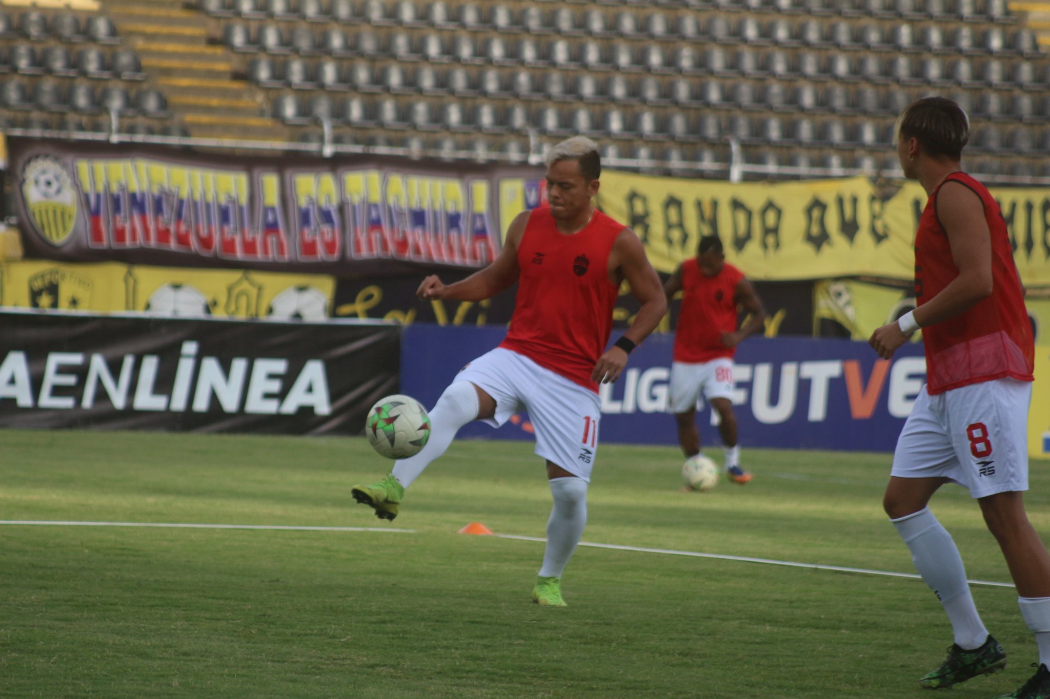 Jugadores del CD Lara. Foto @DeportivoLara