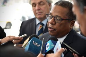 Subsecretario para asuntos del hemisferio del Departamento de Estado de EE. UU, Brian Nichols, tras regresar de Uruguay y Chile. Foto: Twitter @WHAAsstSecty