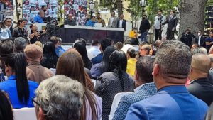 Expresidente de Ecuador, Rafael Correa, junto con el presidente de la AN 2020, Jorge Rodríguez, y el primer vicepresidente del PSUV, Diosdado Cabello. Foto: Twitter Asamblea Nacional (@Asamblea_Ven).