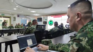 FOTO REFERENCIAL - Efectivos del Ejército Nacional de Colombia durante la primera revista formal total del año 2023 en las instalaciones de la Décima Brigada en Valledupar, el 18 de marzo de 2023. Crédito: Twitter Ejército Nacional de Colombia (@COL_EJERCITO).