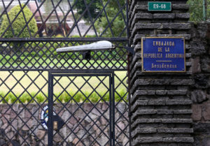 QUITO (ECUADOR) 14/03/2023.- Fotografía de la entrada de la residencia de la embajada de Argentina en Ecuador, hoy, en Quito (Ecuador). EFE/ José Jácome.