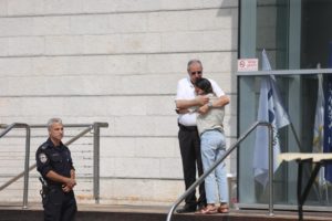 Centro de personas desaparecidas cercano al aeropuerto de Ben Gurion, en Israel. Foto: EFE.