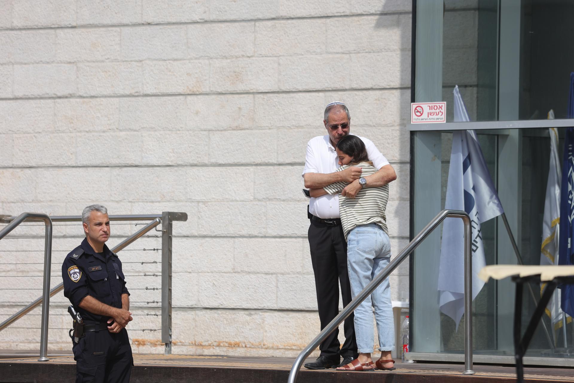 Centro de personas desaparecidas cercano al aeropuerto de Ben Gurion, en Israel. Foto: EFE.