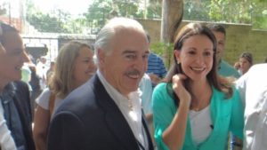 Andrés Pastrana (i) y María Corina Machado (d) en un encuentro realizado en 2017. Foto: VOA Archivo.