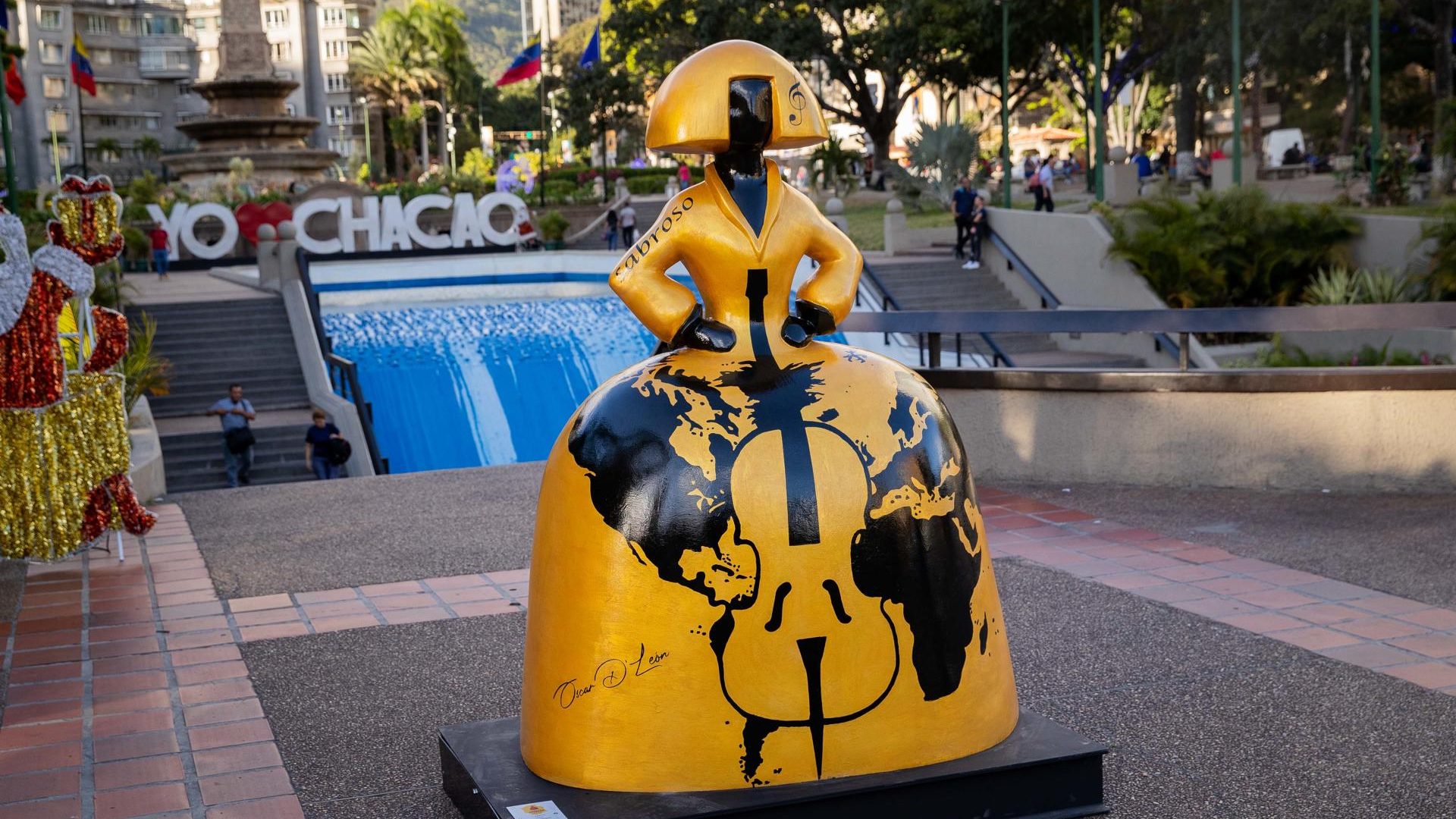 Las meninas del artista Antonio Azzato tomaron varios puntos de Chacao en Caracas. Foto: EFE.