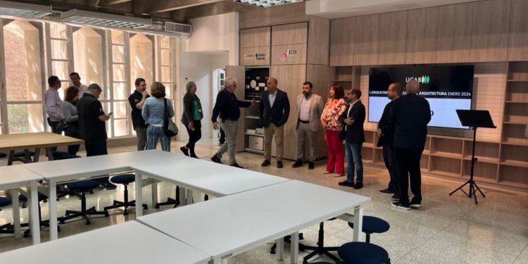 Inauguración de laboratorios en la UCAB. Foto: NDP.