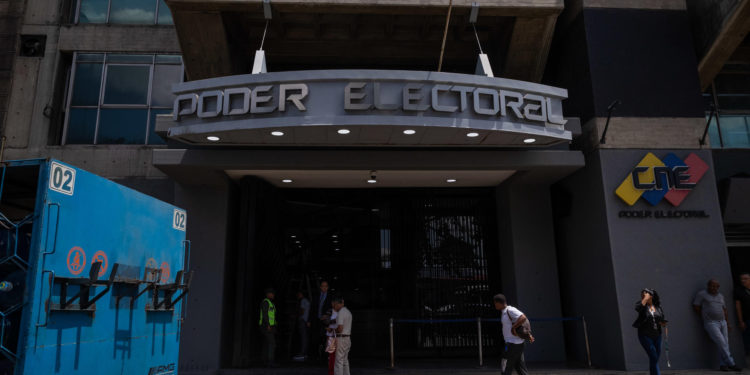 Edmundo González Urrutia: candidato provisional de la MUD ante dificultades de inscripción