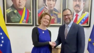Yvan Gil reunido con la representante de la UE en Venezuela.