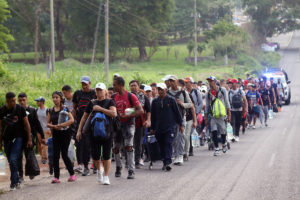 Caravana de migrantes en México que buscará entrar a Estados Unidos. Foto: EFE.