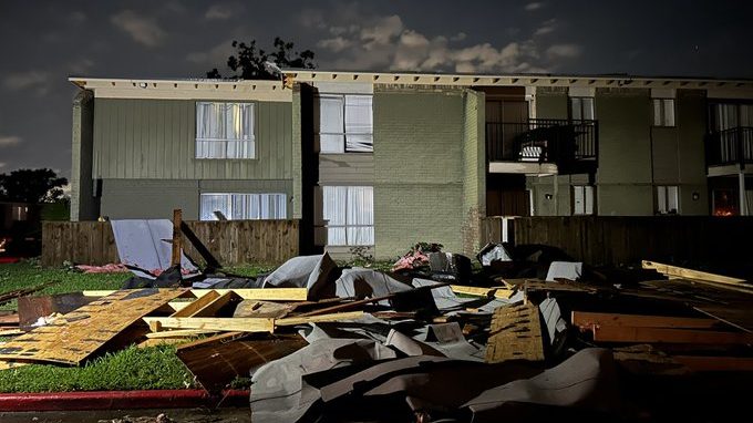 Destrozos en Houston, EE. UU., por tormentas eléctricas. Foto: Gage Goulding - KPRC 2.