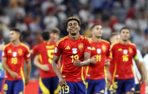 Lamine Yamal (c), figura de la selección de España. Foto: EFE.