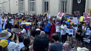 Venezolanos en Londres protestaron contra el fraude electoral en su país. Foto: ComandoConVzla.