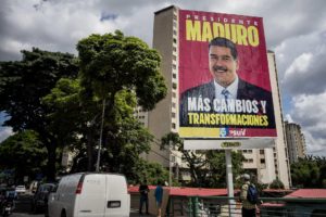 Propaganda política de Nicolás Maduro en una de las principales avenidas de Caracas, capital de Venezuela. Foto: EFE.