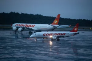 Fotografía de un avión de Conviasa, en una fotografía de archivo. EFE/ Rayner Peña R.