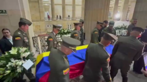 Llegada del cuerpo de Miguel Uribe Turbay al Capitolio colombiano. Foto: W Radio Colombia.