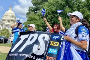 Protesta en Washington a favor del TPS para migrantes centroamericanos. Foto: EFE.